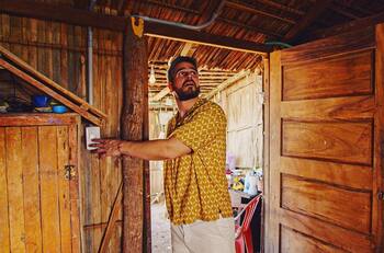 Daniel Arenas besa a Adamari López y confiesa que ya se mudó a Estados Unidos