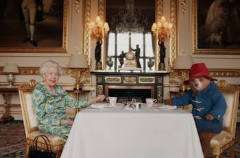 La reina Isabel II y el oso Paddington protagonizan el momento más divertido del Jubileo de Platino