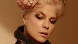 Selma Blair protagoniza campaña usando el accesorio más importante para su salud