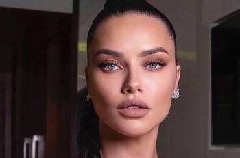 De esta original manera Adriana Lima reveló el sexo de su bebé