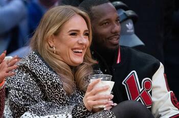 Adele luce anillo de diamantes que desata fuertes rumores de boda para este año