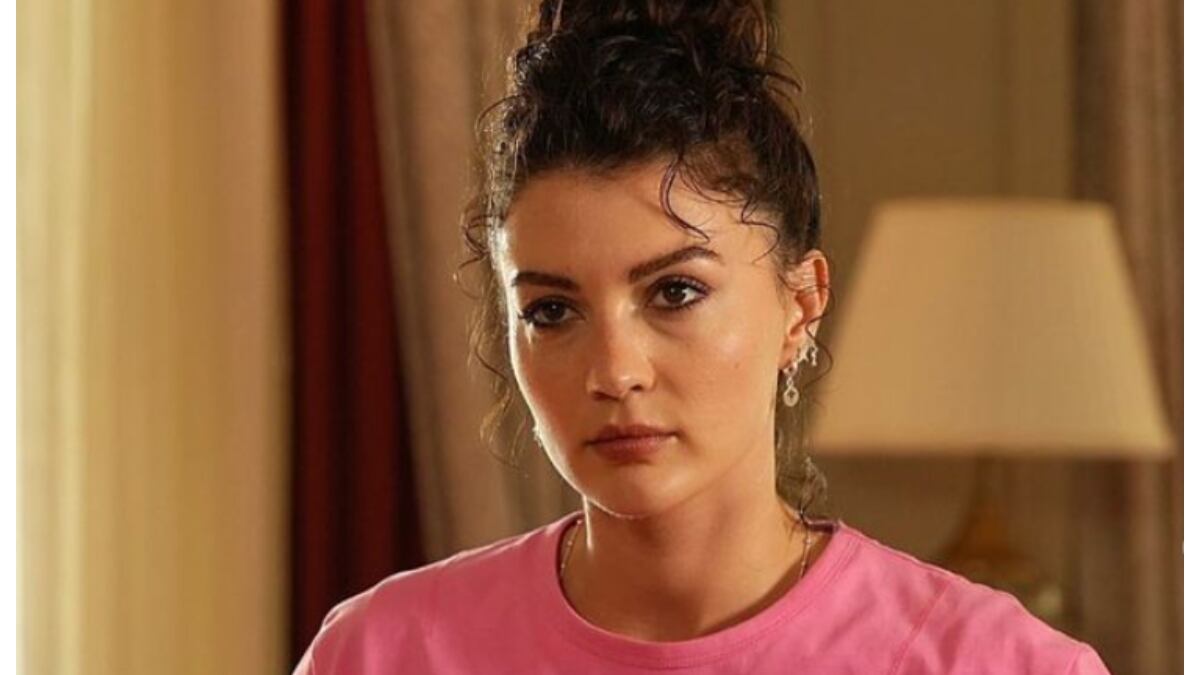 Burcu Özberk es seguida por su actuación en Olvídame si puedes en Latinoamérica.