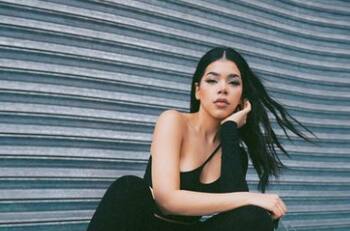 Kenia Os denuncia que sufrió acoso extremo de sus fans en un hotel en México