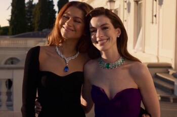 Zendaya y Anne Hathaway derrochan glamour para esta campaña de una marca de lujo