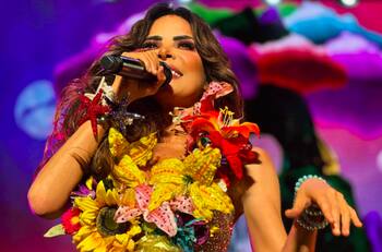 Gloria Trevi presume cuerpazo tras accidente sobre el escenario