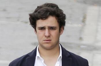 Rey Juan Carlos I acude a redes de protección en Abu Dabi para nieto con abstinencia de diversión