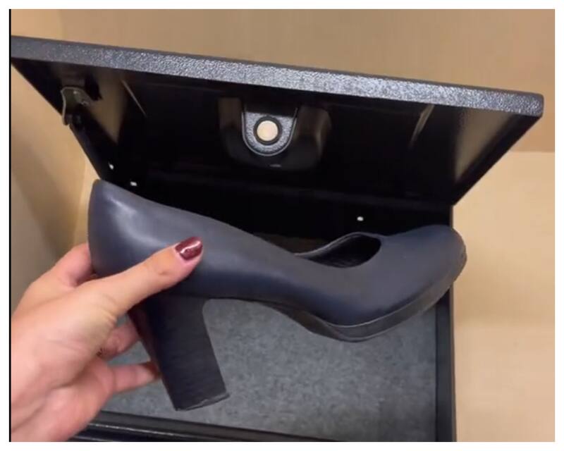 La azafata de KLM, conocida como esthertravels en Tik Tok, aprovecha su trabajo para entregar distintos tips en varias situaciones.