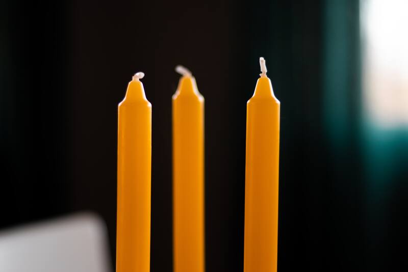 Las velas amarillas son muy utilizada en diversos rituales de múltiples creencias.