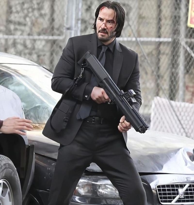 Difunden video de Keanu Reeves ayudando a la producción de 'John Wick 4' - Créditos: Instagram: @keanureevesofflcial_