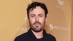 Hermano de Ben Affleck pasea dichoso con novia a la que le duplica la edad