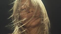 Kate Moss se despoja de la ropa para presentar su nuevo proyecto personal