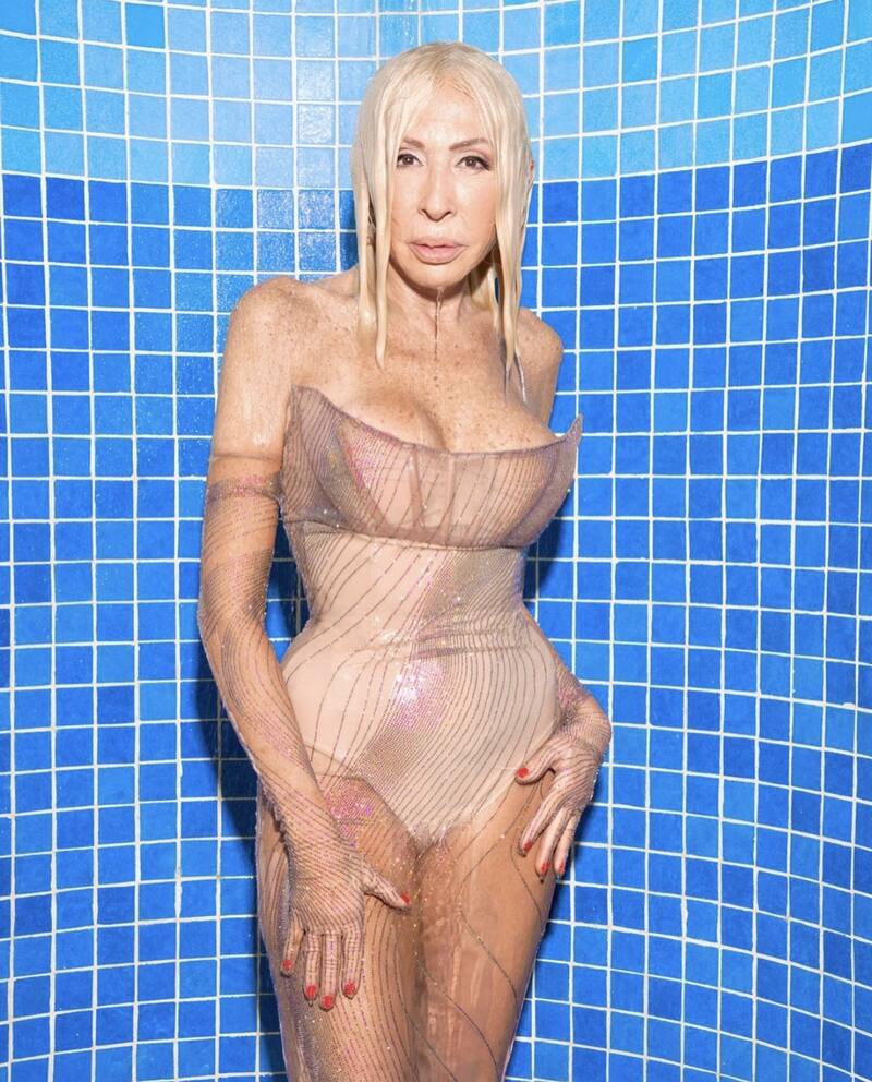 Comparan a Laura Bozzo con Megan Fox por usar el mismo vestido - Créditos: Instagram: Revista Suave