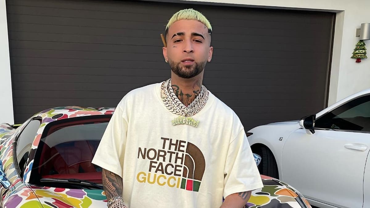 El cantante cubano Ovi presume lujosa corona de oro de casi un kilogramo