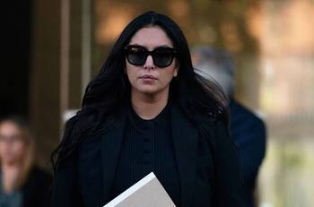 Vanessa Bryant rompe en llanto al ganar juicio por fotos de Kobe Bryant y su hija muertos