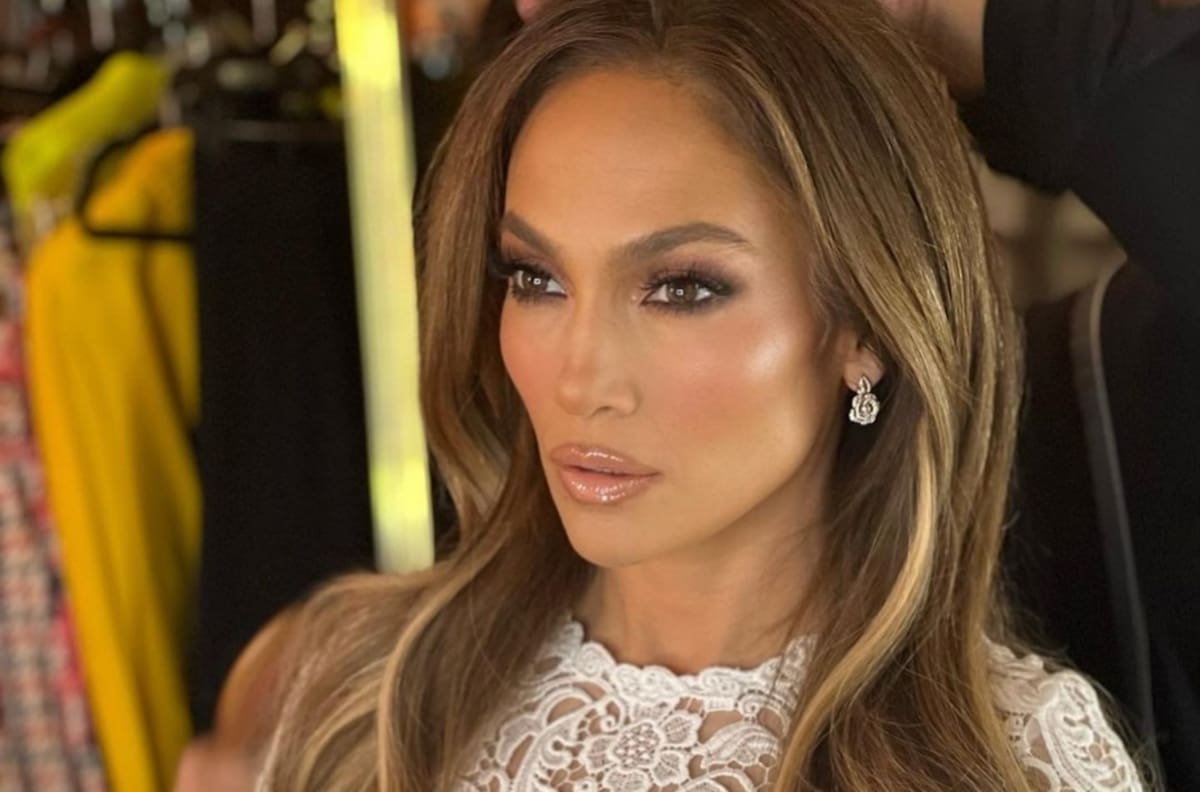 Looks recientes de Jennifer López delatan que enfrenta crisis de mediana edad