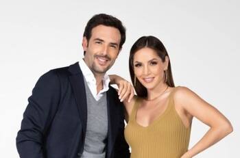 Carmen Villalobos se incomoda en brazos de Gregorio Pernía y Sebastián Martínez