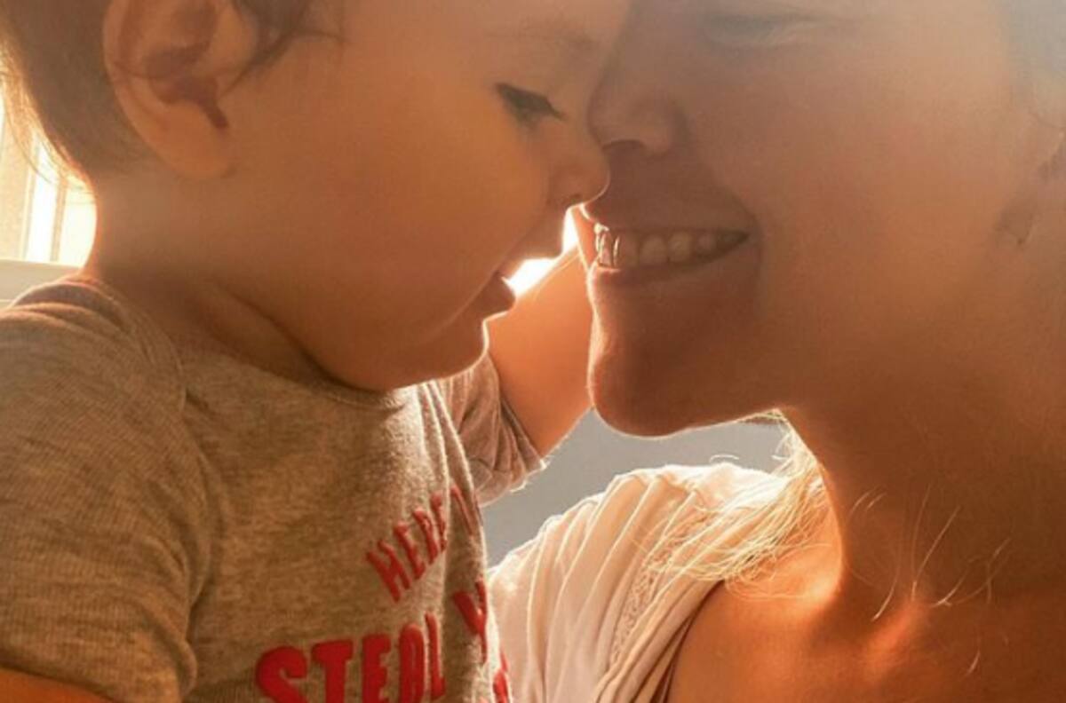 Fernanda Castillo muestra una tierna foto amamantando a su hijo y cautiva las redes