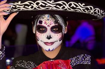 Celebridades latinas deslumbran en Halloween con rostros y disfraces impactantes