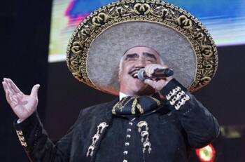 Los amparos de Doña Cuquita para frenar transmisión de bioserie de Vicente Fernández