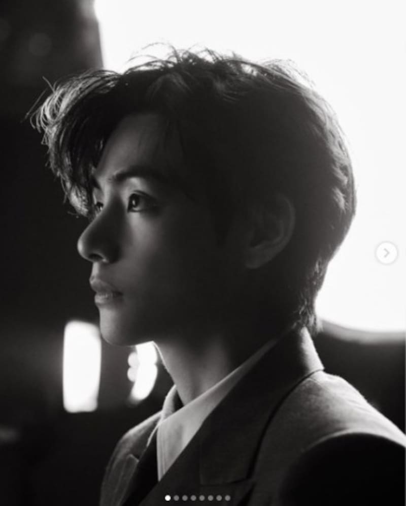 'Christmas Tree' de V se mantiene en las listas de reproducción - Créditos: Instagram