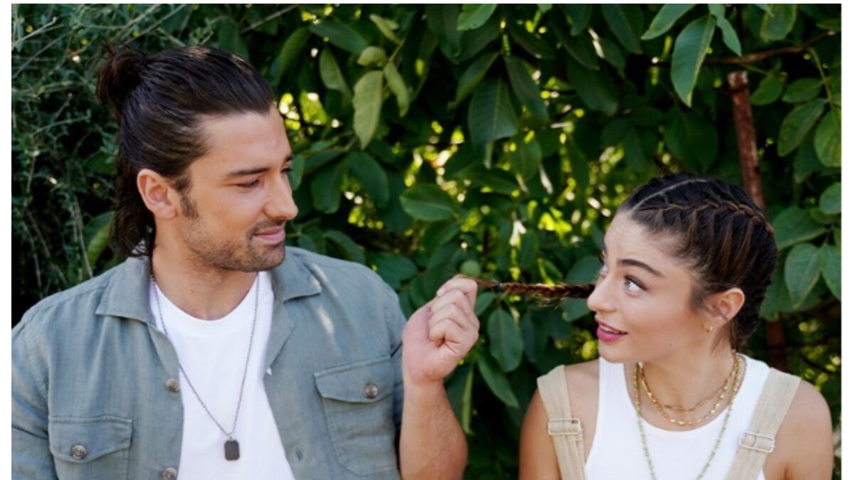 Alp Navruz y Ayça Ayşin Turan hicieron público su romance en diciembre de 2021.