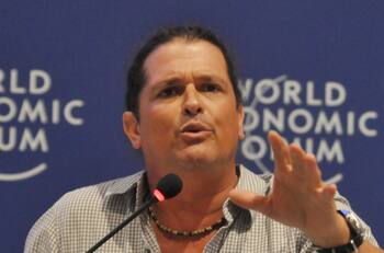 ¡De nuevo problemas familiares! Hermano de Carlos Vives arremete contra el cantante