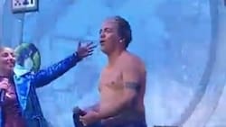Cristian Castro desafía el buen gusto y queda semidesnudo en pleno concierto