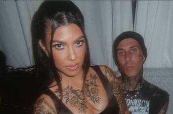 El impresionante anillo de diamantes con el que Kourtney le profesa amor a Travis Barker