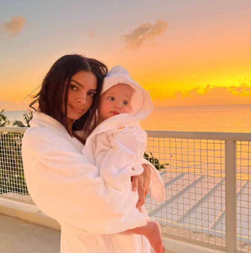 Usuarios en redes sociales critican a Emily Ratajkowski por la forma en la que exhibe a su bebé - Créditos: Instagram