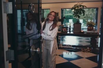 JLo abre las puertas de su mansión y confiesa qué espera recibir en navidad
