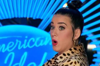 Así reaccionó Katy Perry cuando se le rompió su ajustado pantalón en pleno show