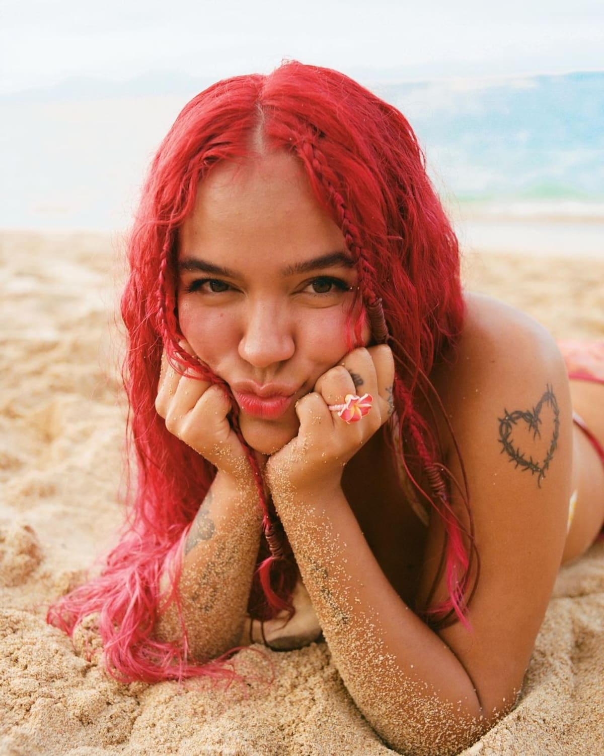 A través de sus historias de Instagram, la cantante hizo un llamado a sus seguidores a "ver lo real y no lo efímero". - Créditos: instagram