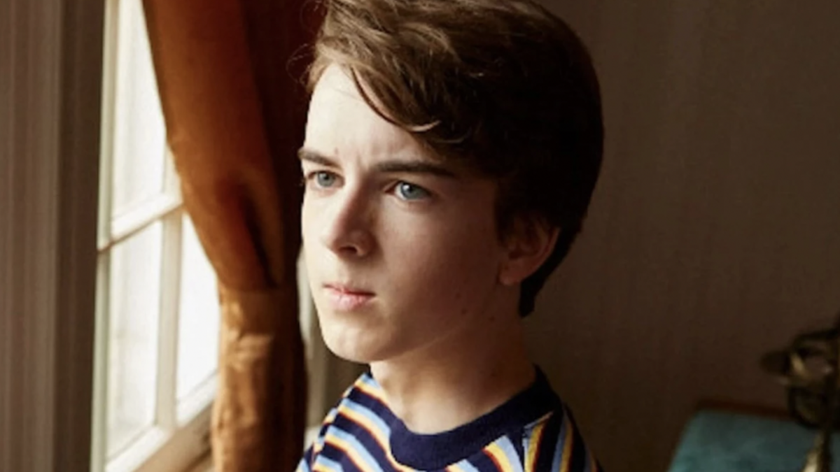 Actor de ‘Riverdale’ que mató a su mamá vive atormentado por un miedo profundo