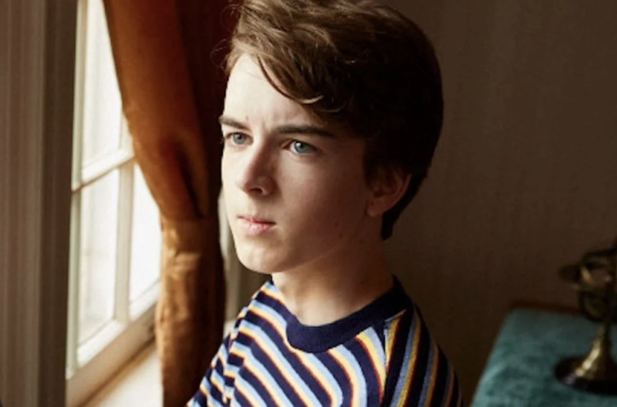 Actor de ‘Riverdale’ que mató a su mamá vive atormentado por un miedo profundo