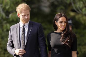 Detalle en el vestido de Meghan Markle dispara sospechas de traición a la Familia Real británica
