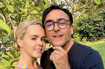 Adal Ramones será papá a los 61 años; ella es su guapa esposa 23 años menor que él