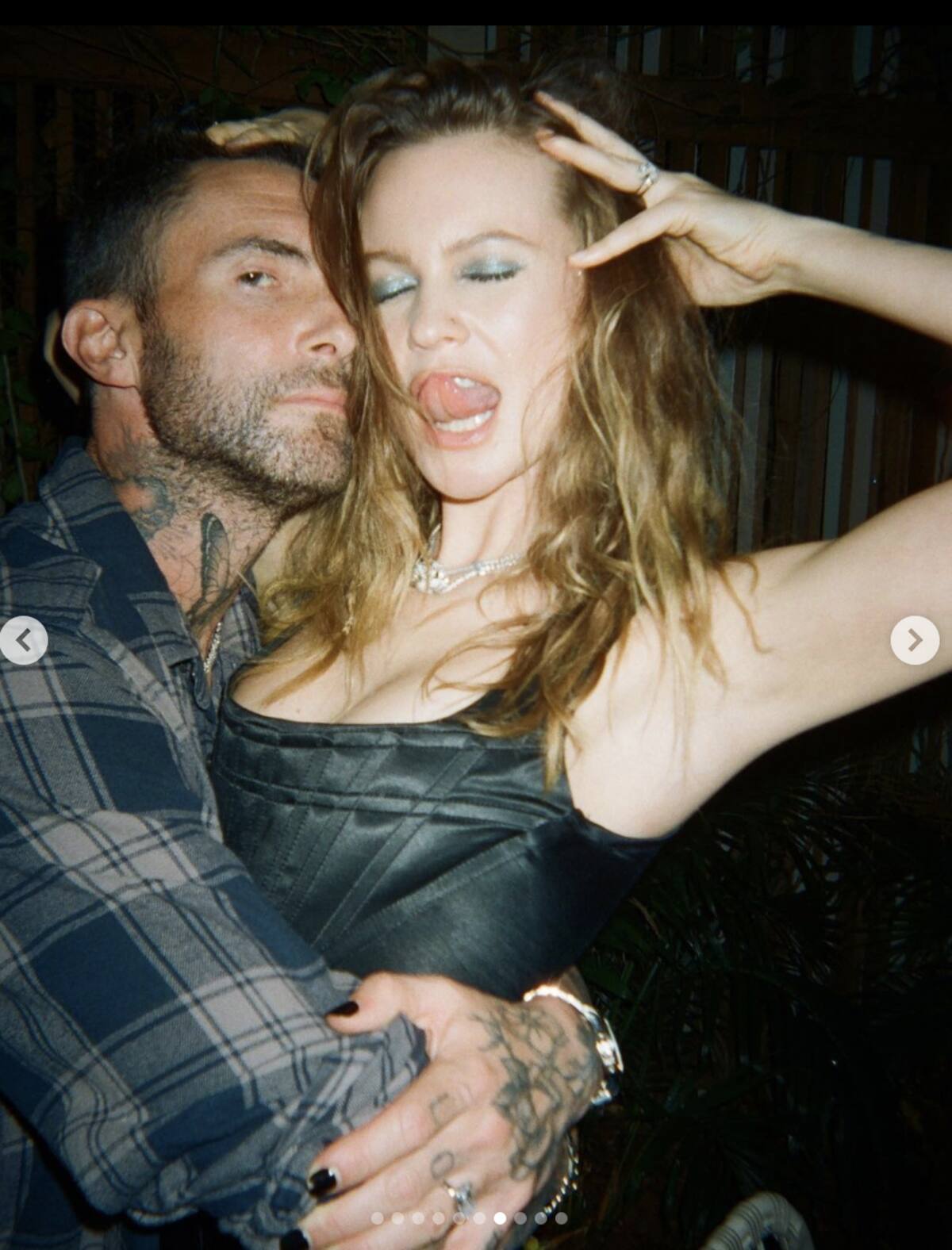 Adam Levine y su esposa Behati Prinsloo reaparecen juntos después del escándalo de infidelidad - Créditos: Instagram
