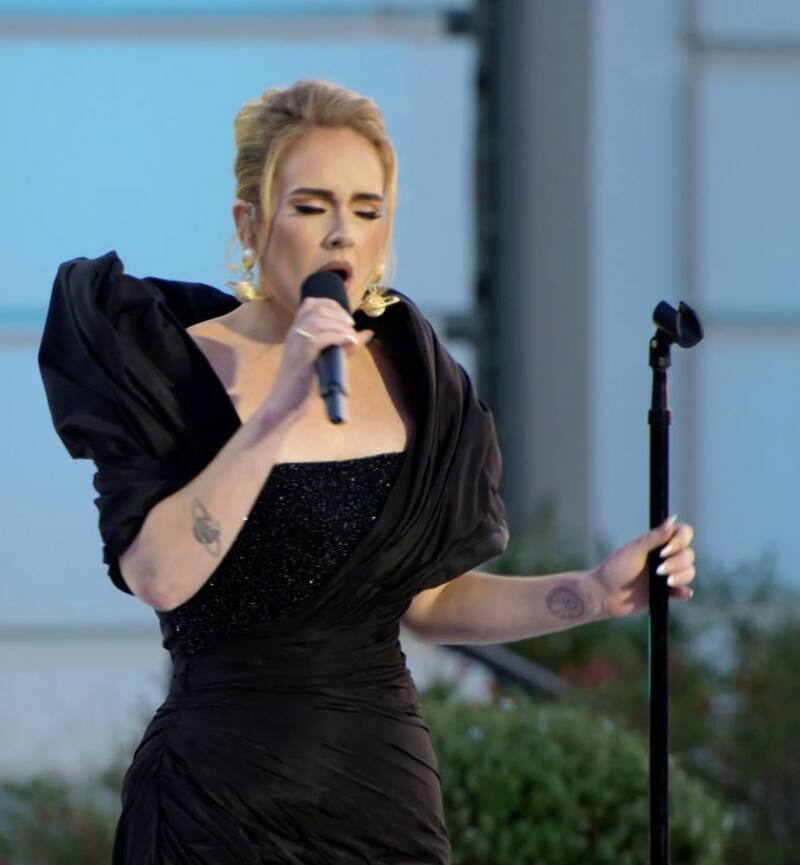Adele soprendió a sus fanáticos con un inédito tatuaje - Créditos: Twitter