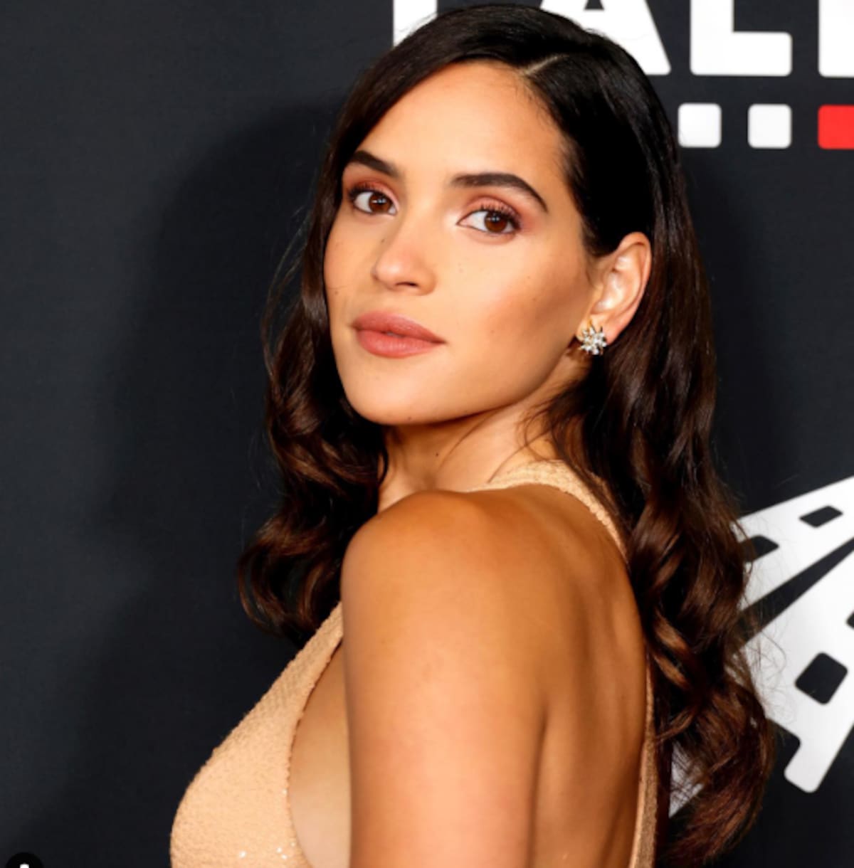 Adria Arjona tiene un lindo gesto con Andy García en el estreno de ‘El padre de la novia’ - Créditos: Instagram
