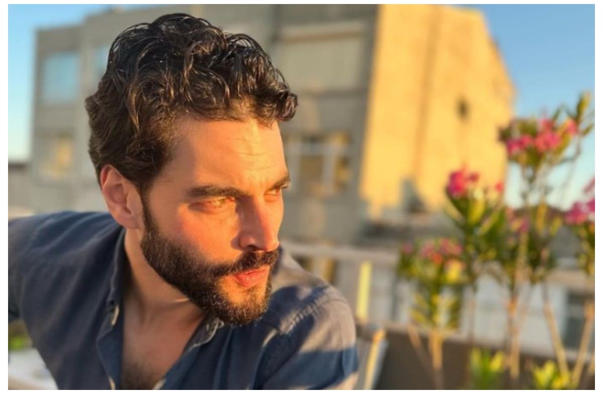 Akin Akinözü, el galán de Hercai, revela su playlist para enamorar