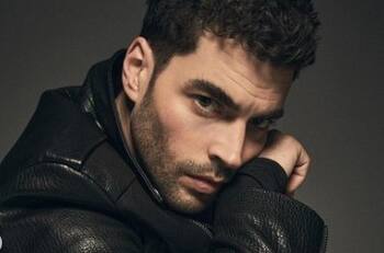 Akin Akinözü, el galán de Hercai y Amor y Traición, se luce ahora como levantador de pesas