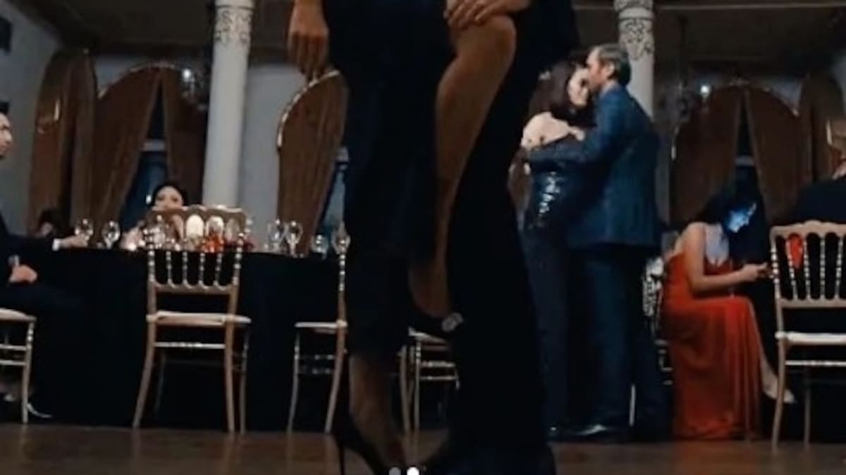 Akin Akinözü protagoniza apasionado baile con nueva pareja televisiva y lidera ranking en redes