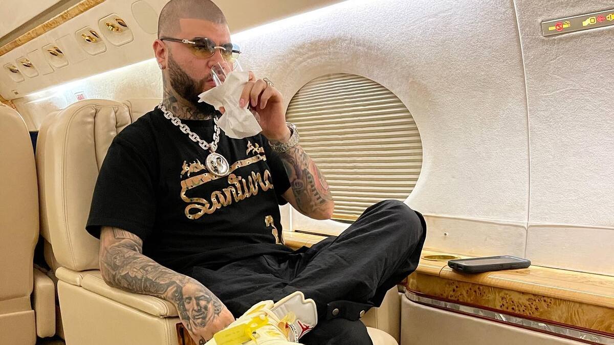 Avión donde viajaba Farruko hace aterrizaje de emergencia en Estados Unidos