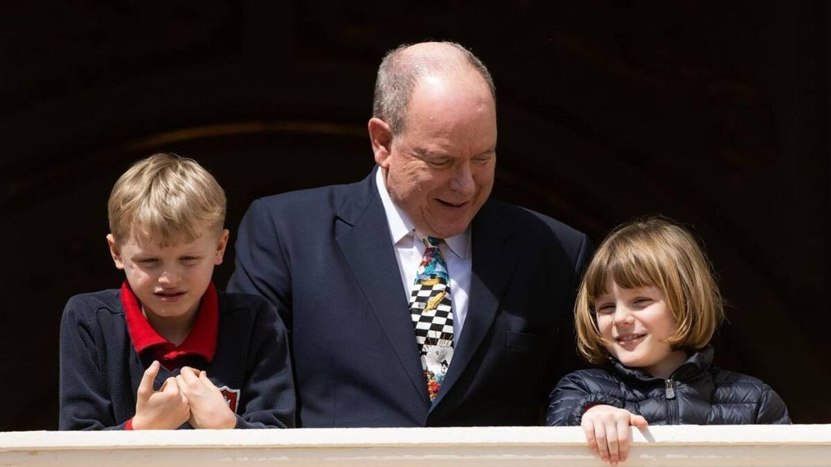 Alberto de Mónaco aparece con sus mellizos para celebrar su cumpleaños y se les une Charlene