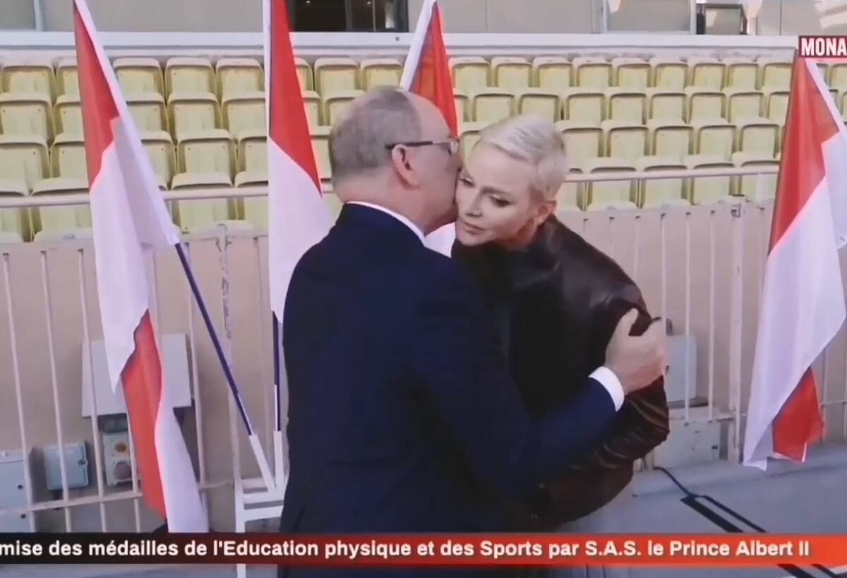 Alberto está excedido en el peso y Charlene le está ayudando. - Créditos: Instagram