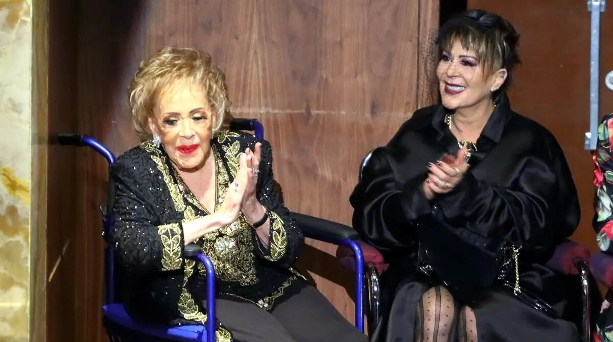 Alejandra Guzmán celebra el Día de las Madres con foto actual de Silvia Pinal y fans la critican - Créditos: Instagram