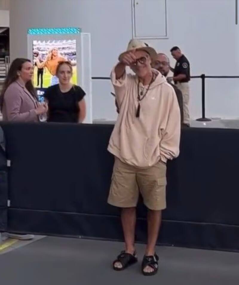 El cantante asiste a concierto de Taylor Swift