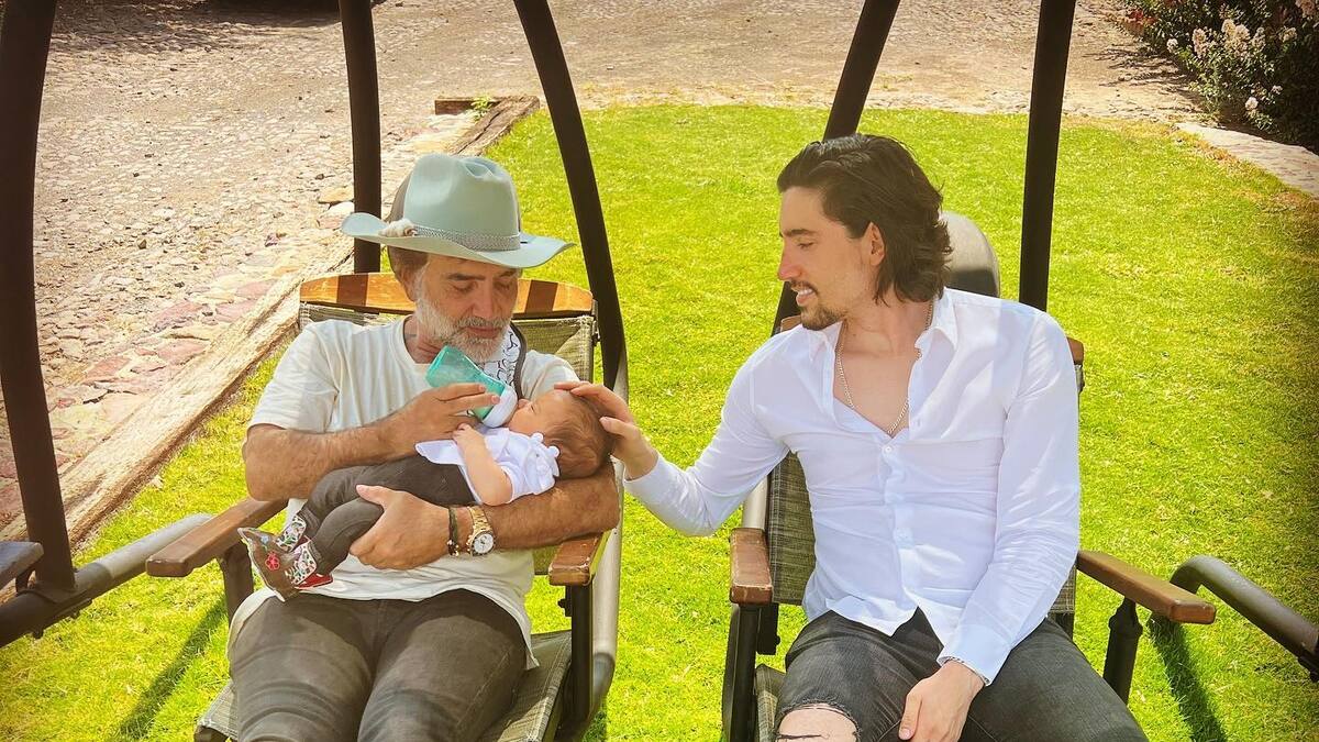 La contagiosa risa de Mía, nieta de Alejandro Fernández, que está conquistando Internet