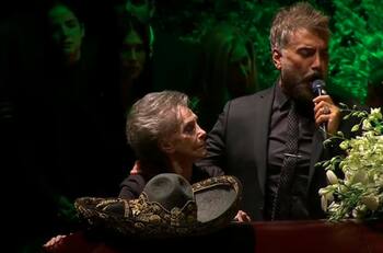 El emotivo homenaje de Alejandro Fernández a su padre Vicente junto a Doña Cuquita
