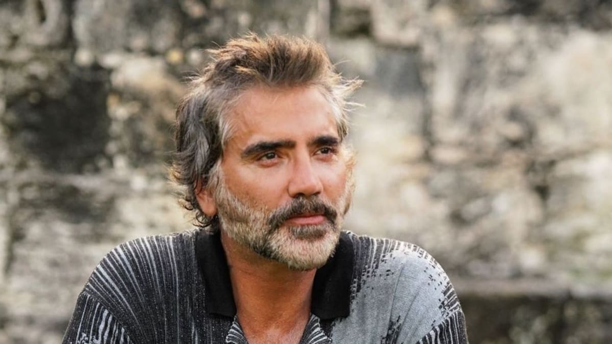 Alejandro Fernández ignora a su novia frente a toda la familia y lo hace evidente